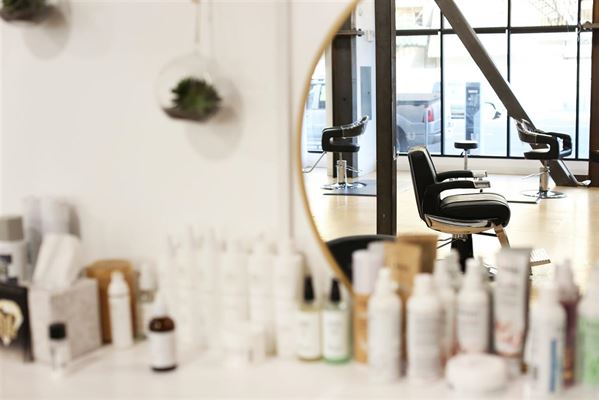 Hvorfor voks er vigtigt for mænd og hvordan den kan forbedre dit hår