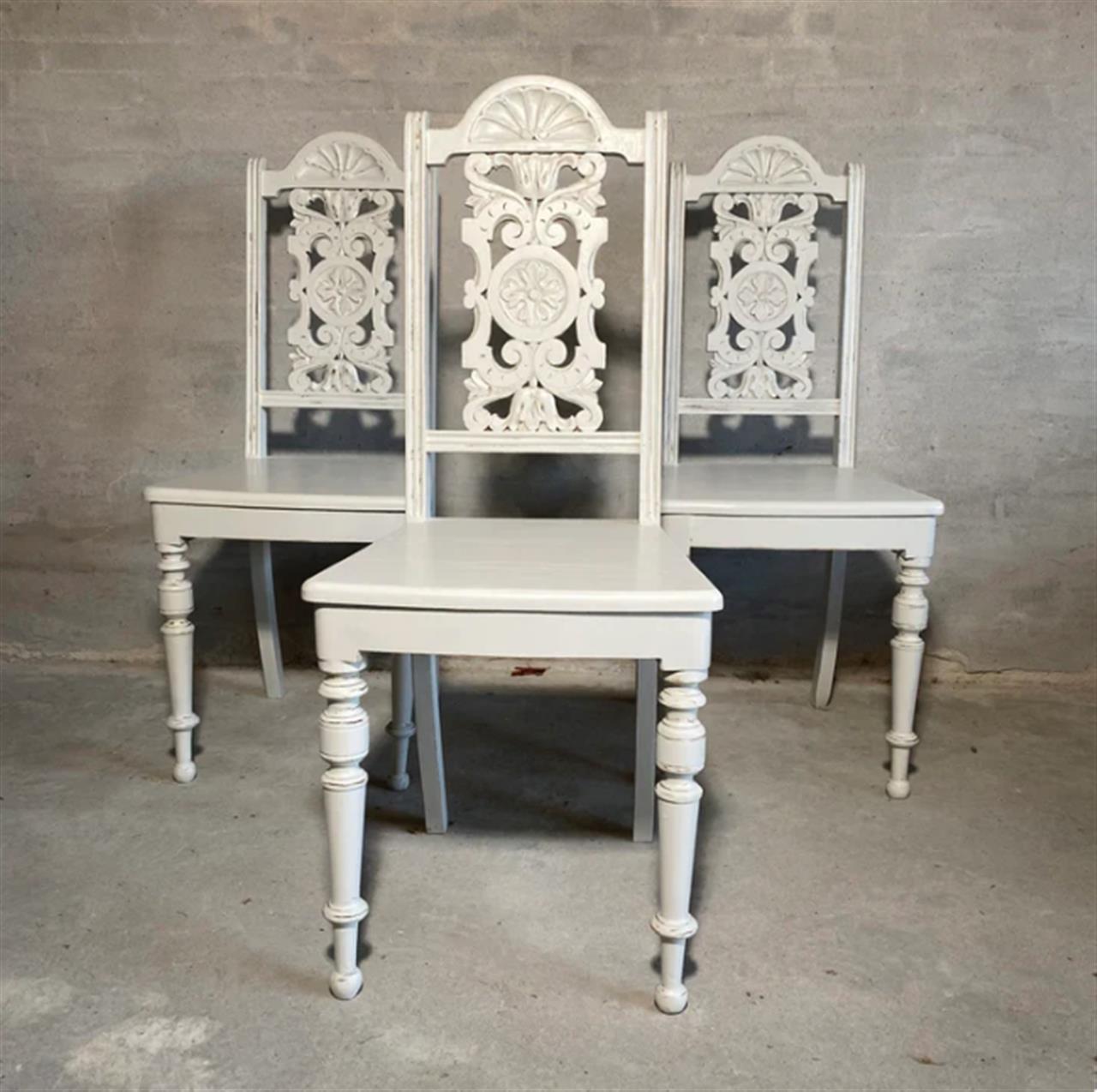 Antikke stole gemmer på historier