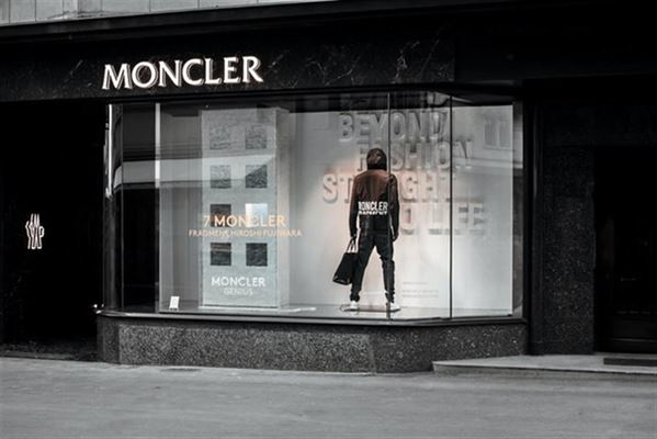 Moncler t-shirts er et must-have for modebevidste