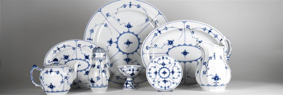 Gammelt porcelæn er stadig trendy – se bare musselmalet riflet fra Royal Copenhagen