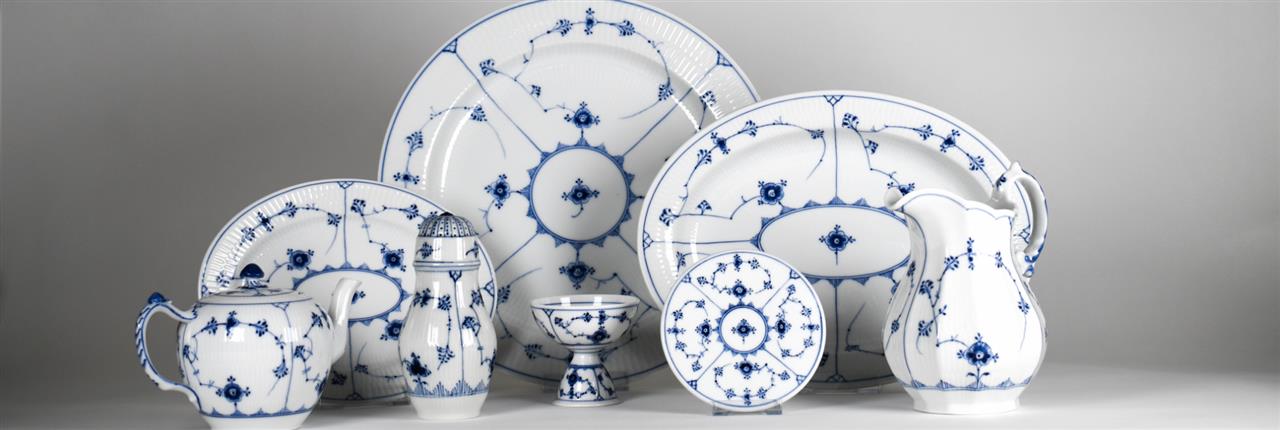 Gammelt porcelæn er stadig trendy – se bare musselmalet riflet fra Royal Copenhagen